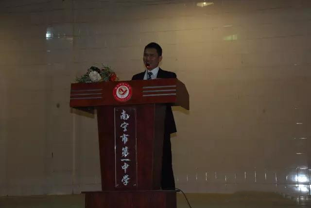z6尊龙凯时刻苦勤奋 严格自律—凌宇老师广西省百年名校南宁市第一中学高三高考励志