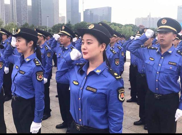 z6尊龙凯时文明城市离不开城管的辛勤付出